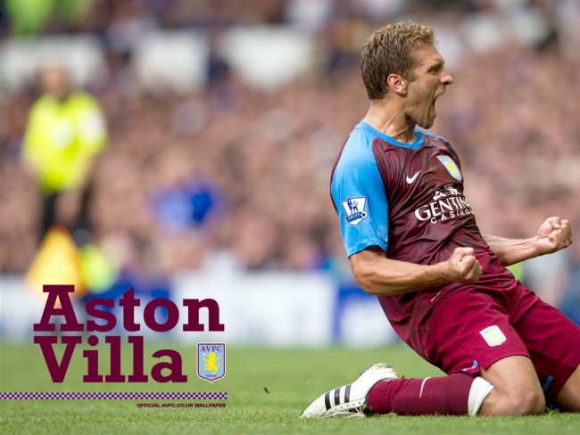 连续两赛季带不同球队欧战做客安菲尔德，阿隆索成历史第三人