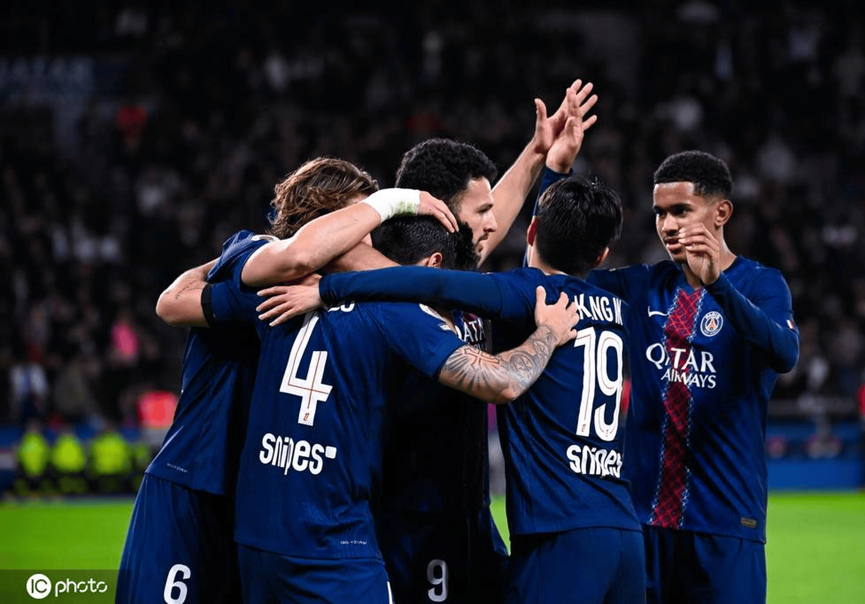 地上足球：偷溜诺坎普释放回归信号？解析梅西为何必重回巴萨