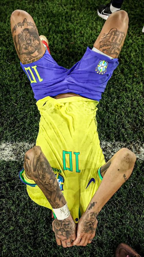 湖人詹姆斯关键时刻命中绝杀