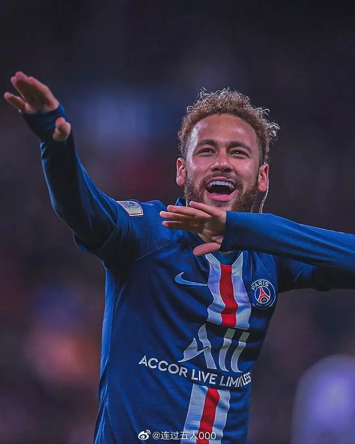 半场：海港0-0柔佛新山，陈威屡献神扑，格劳德尔逃红牌