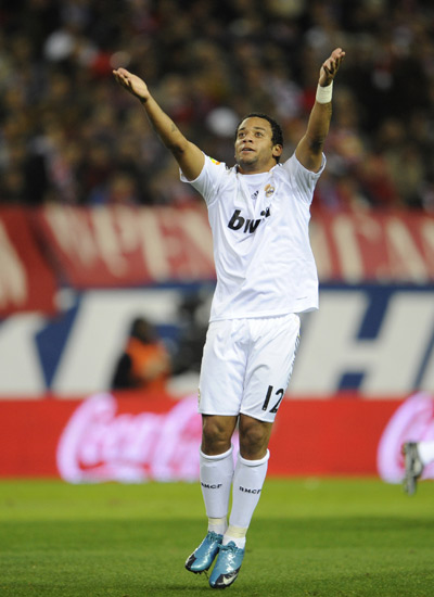 B席：上赛季的表现并不如愿，新赛季我们想提升自己争夺奖杯