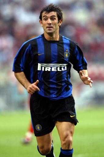 2026米兰冬奥会火炬继续在意大利境内传递