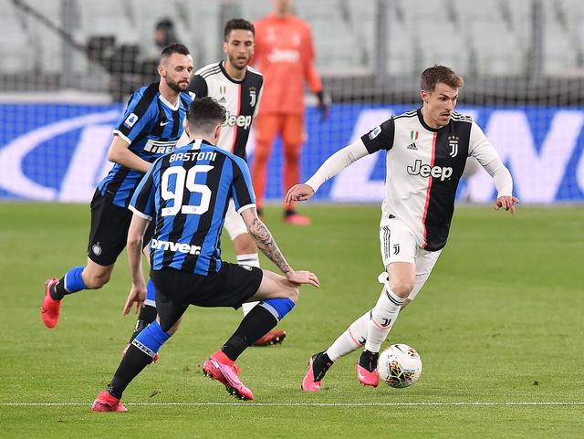 球迷：他活成了我们的骄傲